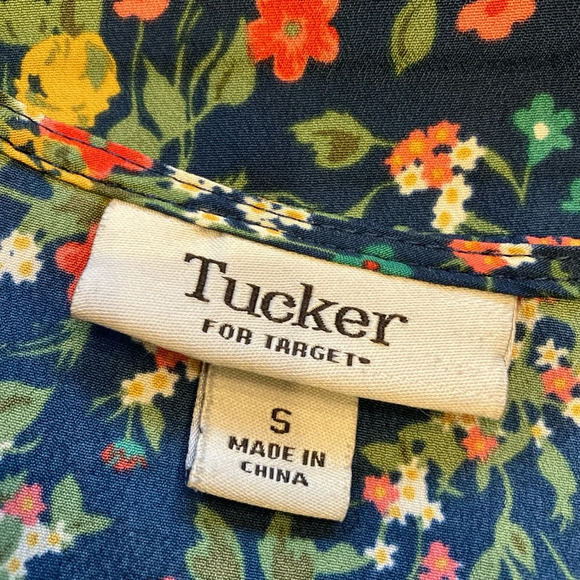 Tucker small floral 90’s babydoll dress with pockets and front button detail - Picture 4 of 4